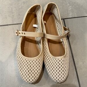 Universal Thread Mary Jane Flats